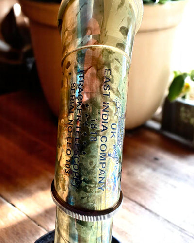 Kongelig Kikkert "Voyager 1818" – Eksklusiv, Messing, 83 cm, håndlavet, etui af Naturlæder – Samlerudgave, personliggørelse med gravering som gave