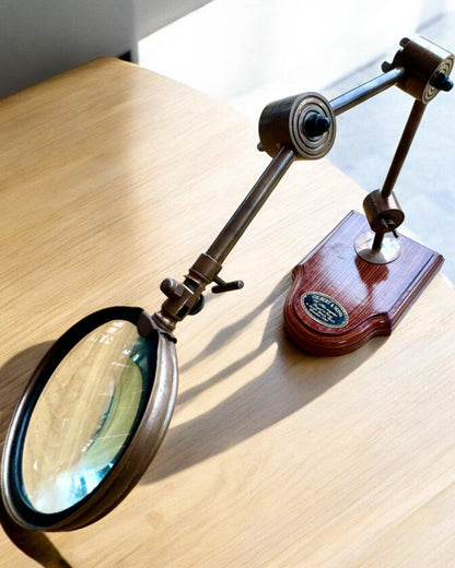 Håndværkslup "Royal Magnifier" med stativ og justerbar holder - mulighed for personlig gravering som gave