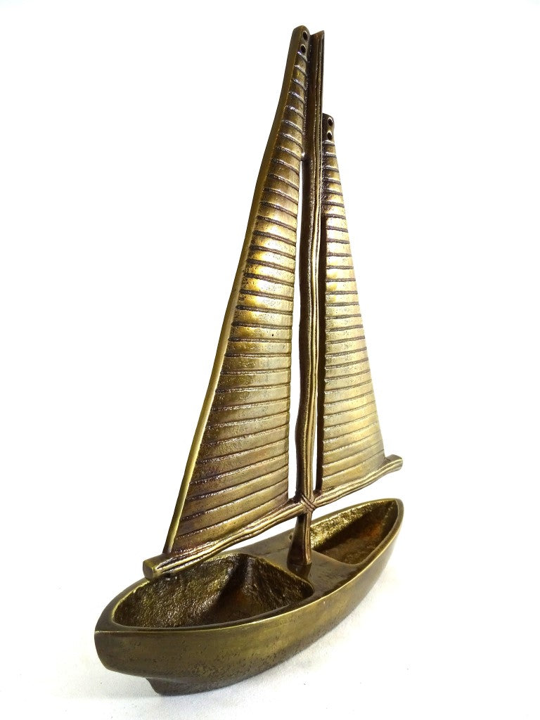 Model af yacht, gyldent aluminium, højde 38cm - N-3670