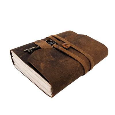 Retro lædernotesbog med lille nøgle og rem 200 sider 18 x 13 cm - AH02