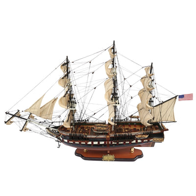 Eksklusiv stor model af sejlskibet USS Constitution 100cm med mulighed for personlig gravering