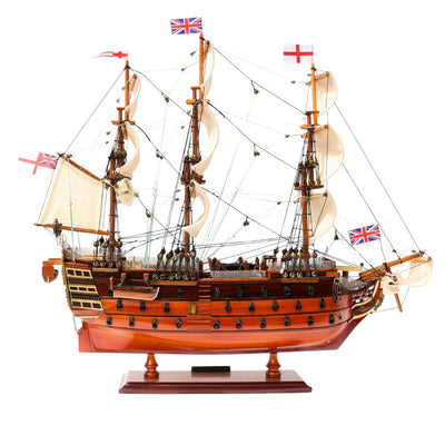 Samlet model af sejlskibet HMS Victory 54 cm - håndlavet replika med mulighed for personlig gravering - ideel gave til sejladsentusiaster - høj kvalitet, elegant træbase
