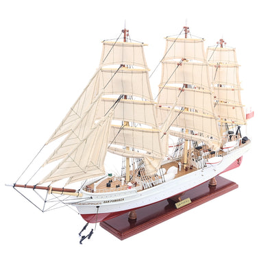 Eksklusiv model af sejlskibet Dar Pomorza 82 cm med mulighed for personlig gravering