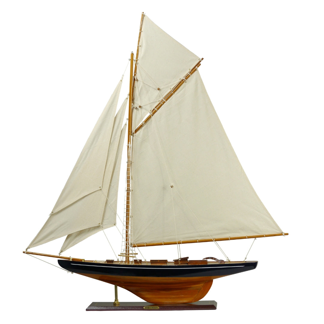 Stor model af yachten Columbia – Højde 104cm – COL