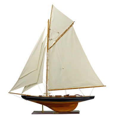 Stor model af yachten Columbia – Højde 104cm – COL