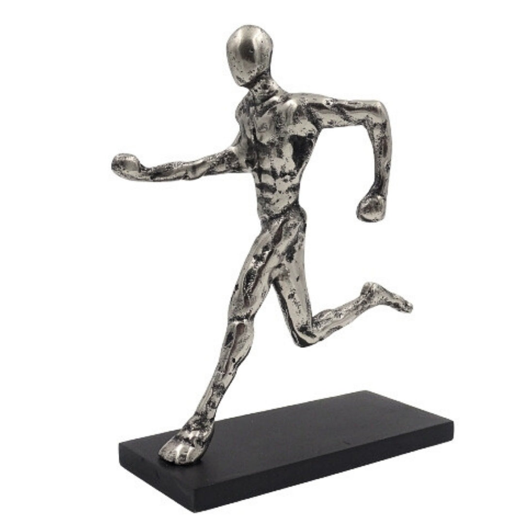 Metalstatuette af en løber med gravering