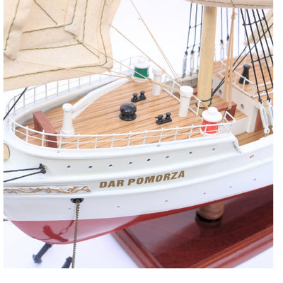 Eksklusiv model af sejlskibet Dar Pomorza 82 cm med mulighed for personlig gravering