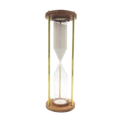 Timeglas i messing og træ, 30 min., med mulighed for personlig gravering – elegant gave til enhver anledning, højde 30,5 cm, hvidt sand, klassiske materialer