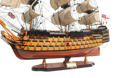 Samlet model af sejlskibet HMS Victory 80cm med mulighed for personlig gravering - eksklusiv dekoration som gave, håndlavet af eksotisk træ, høj kvalitet og sans for detaljer