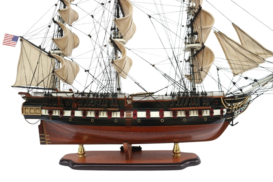Eksklusiv stor model af sejlskibet USS Constitution 100cm med mulighed for personlig gravering