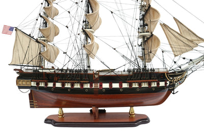 Eksklusiv stor model af sejlskibet USS Constitution 100cm med mulighed for personlig gravering