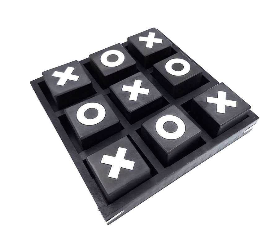 Stort kryds og bolle i træ 24x24cm - elegant strategispil - G1079/B