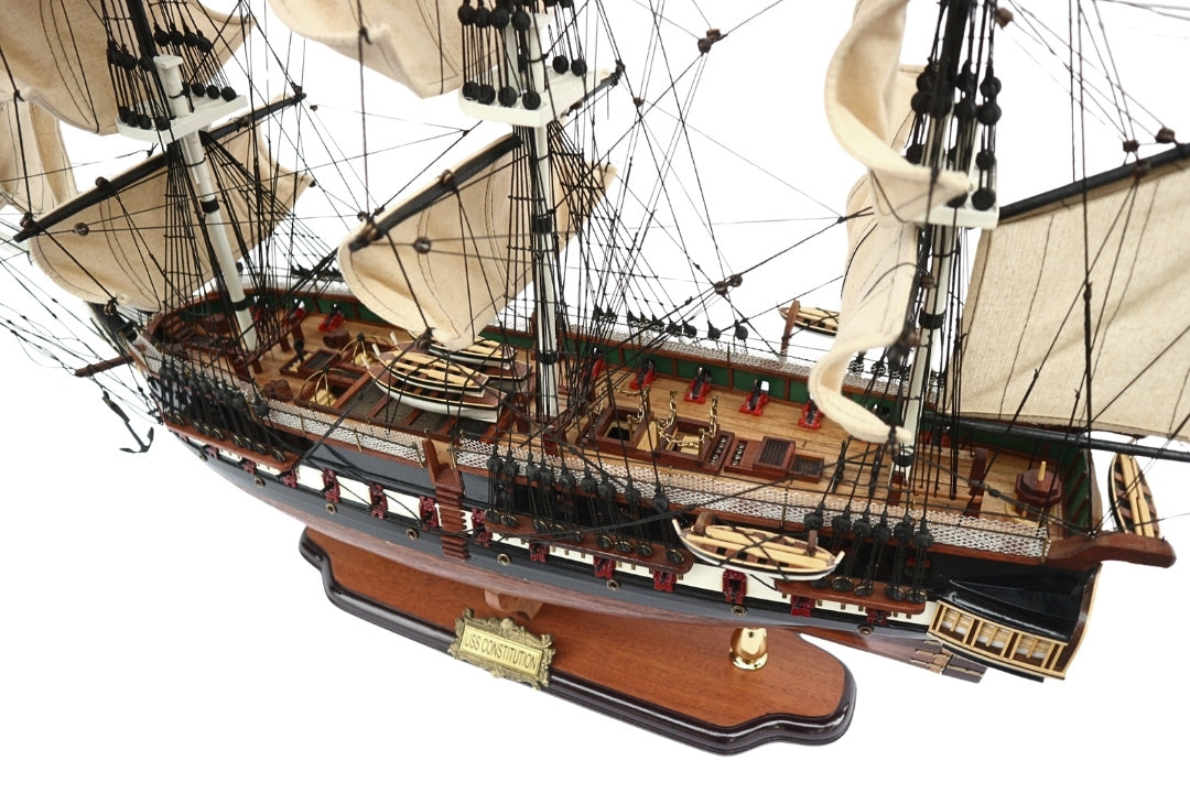 Eksklusiv stor model af sejlskibet USS Constitution 100cm med mulighed for personlig gravering