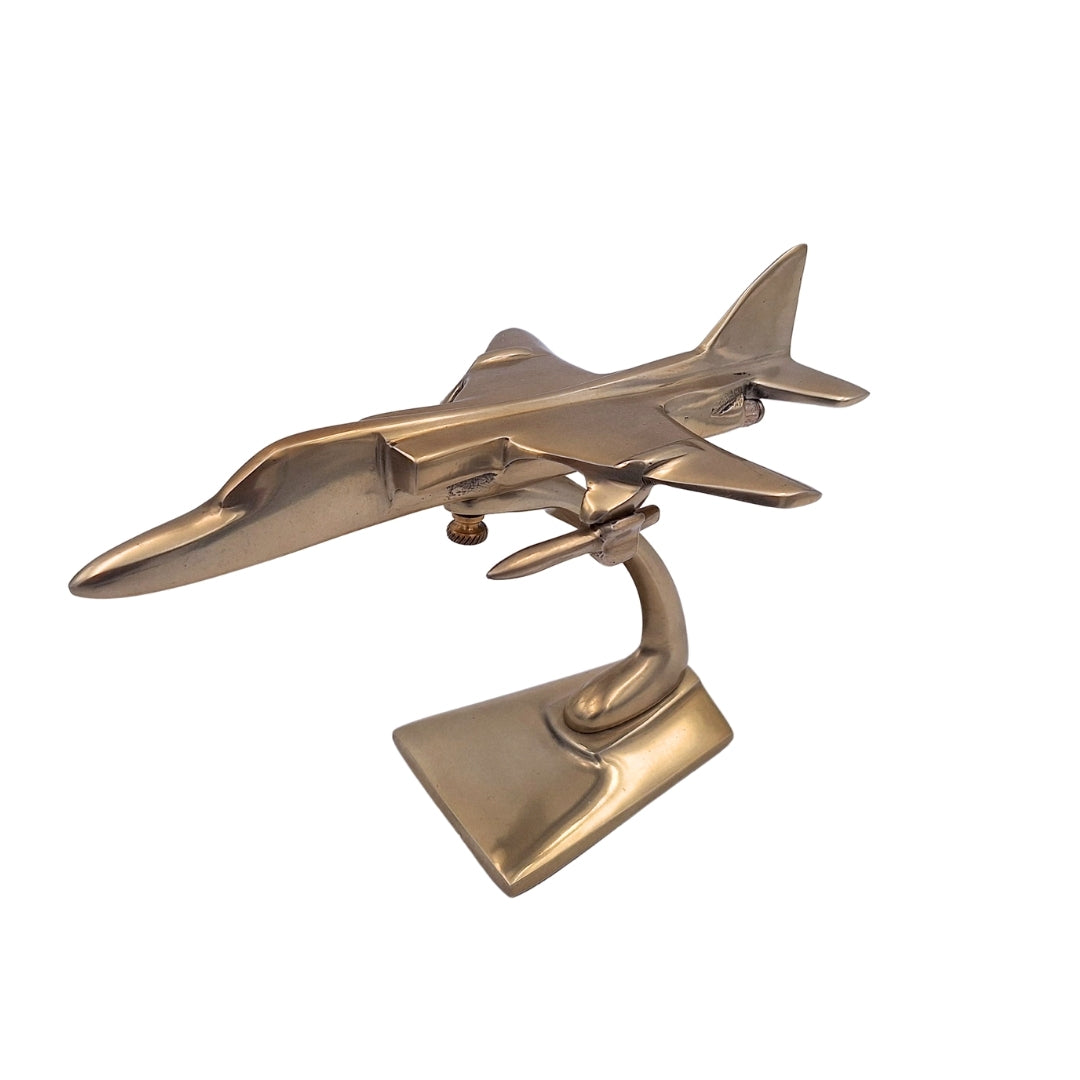 Metalmodel af Jaguar-jagerfly gave til pilot – JAG