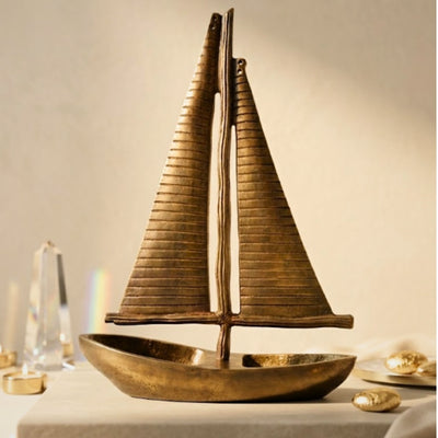 Model af yacht, gyldent aluminium, højde 38cm - N-3670