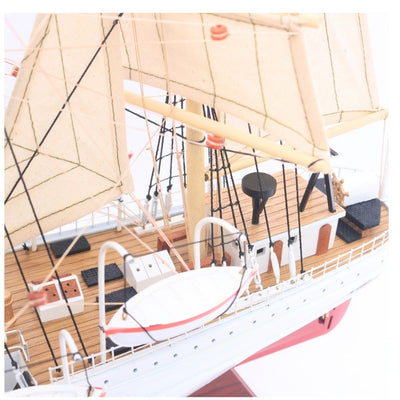 Eksklusiv model af sejlskibet Dar Pomorza 82 cm med mulighed for personlig gravering