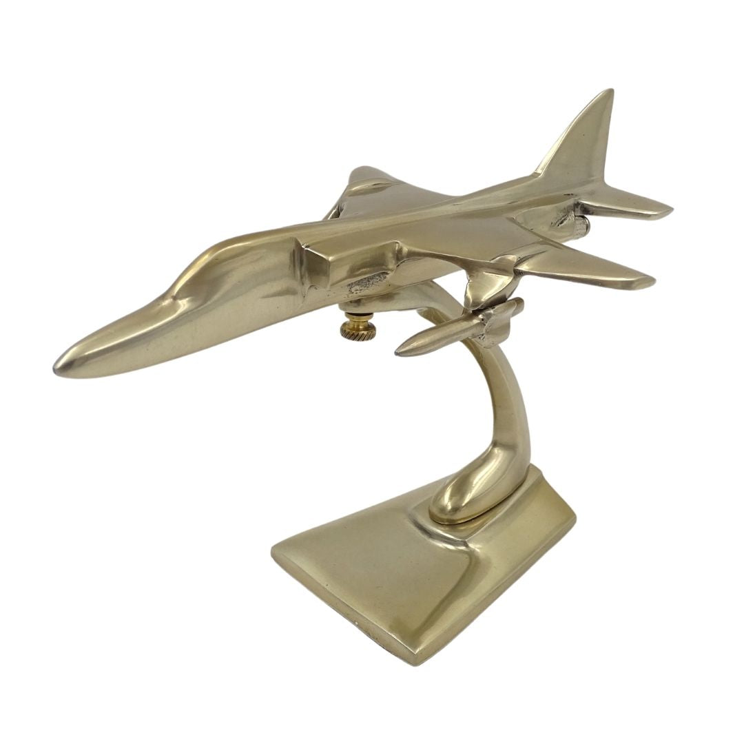 Metalmodel af Jaguar-jagerfly gave til pilot – JAG