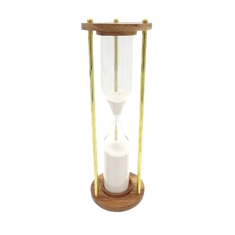 Timeglas i messing og træ, 30 min., med mulighed for personlig gravering – elegant gave til enhver anledning, højde 30,5 cm, hvidt sand, klassiske materialer