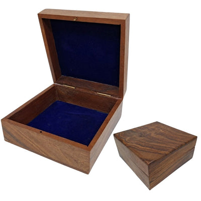 Elegant trækasse med marineblåt indlæg 14x14x6,5 cm med mulighed for personlig gravering
