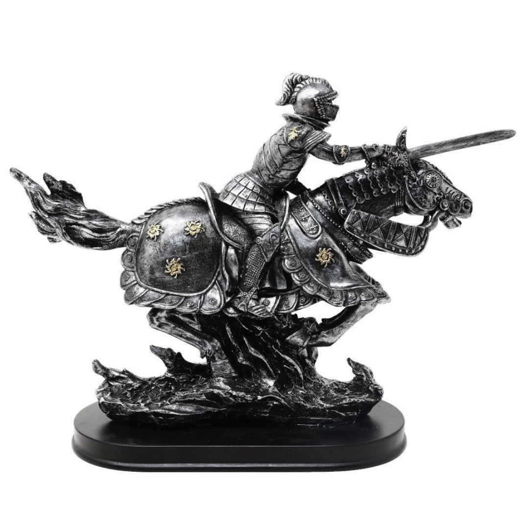 Figur af ridder på hest 31cm – håndmalet polyresin – MC-23152