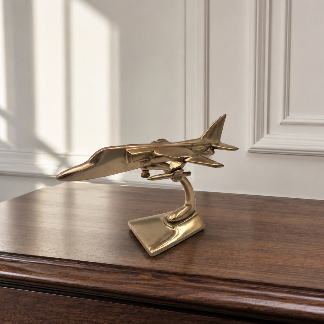Metalmodel af Jaguar-jagerfly gave til pilot – JAG