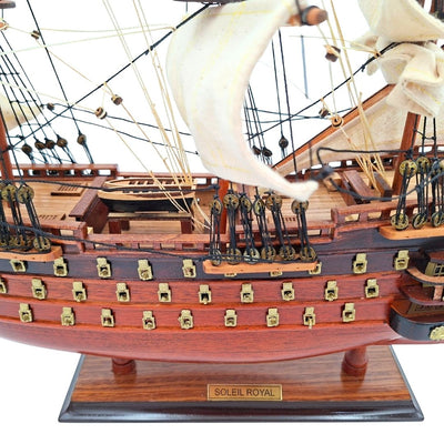 Samlet model af sejlskibet Soleil Royal 46 cm - håndlavet af eksotisk træ med mulighed for personlig gravering