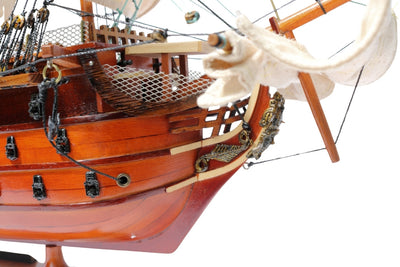Samlet model af sejlskibet HMS Victory 54 cm - håndlavet replika med mulighed for personlig gravering - ideel gave til sejladsentusiaster - høj kvalitet, elegant træbase
