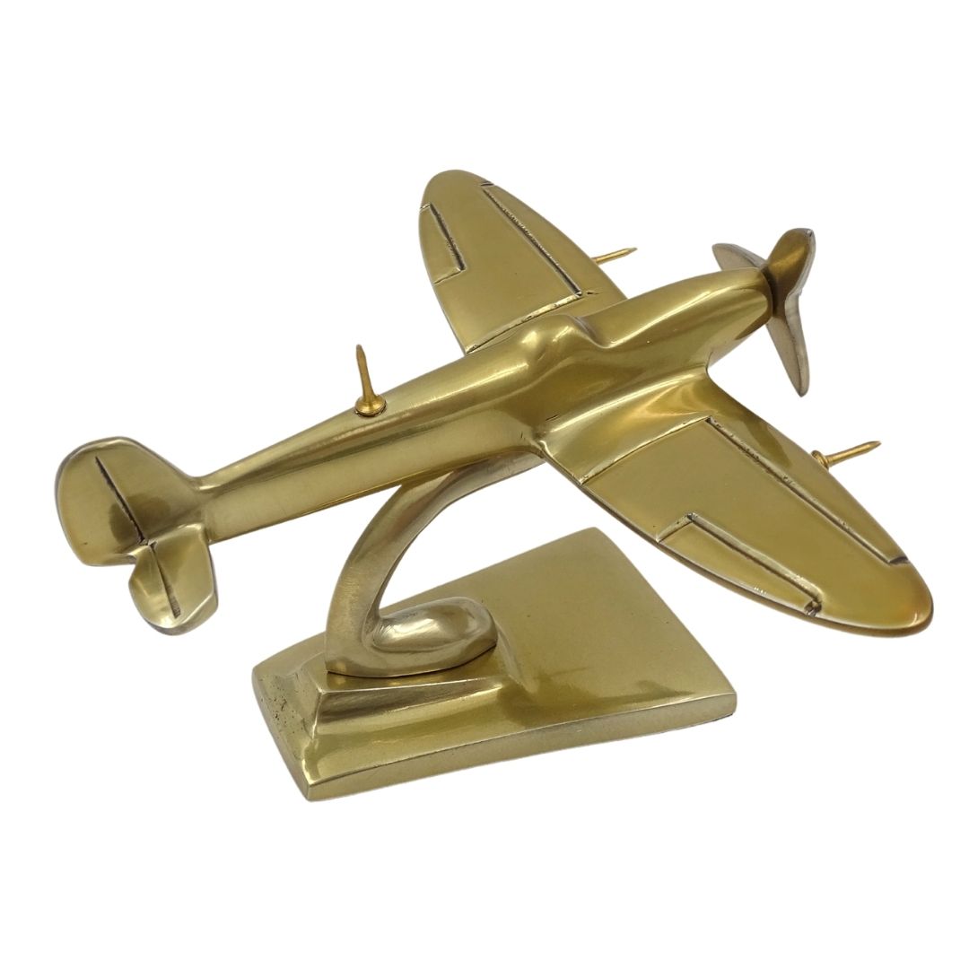 Model af Spitfire-fly - legendarisk jagerfly fra 2. verdenskrig – SPIS