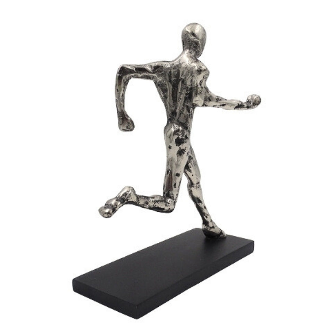 Metalstatuette af en løber med gravering