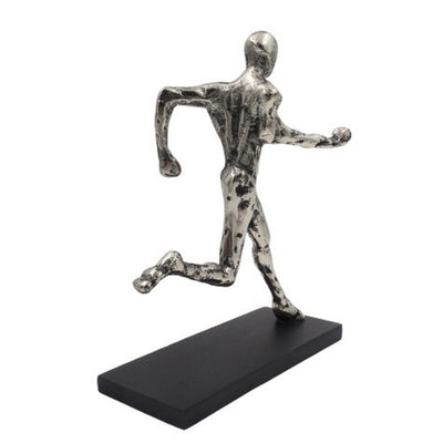 Metalstatuette af en løber med gravering