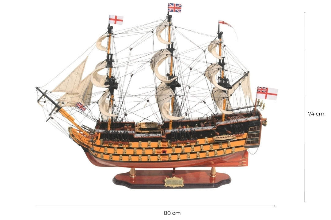 Samlet model af sejlskibet HMS Victory 80cm med mulighed for personlig gravering - eksklusiv dekoration som gave, håndlavet af eksotisk træ, høj kvalitet og sans for detaljer