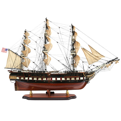 Eksklusiv stor model af sejlskibet USS Constitution 100cm med mulighed for personlig gravering