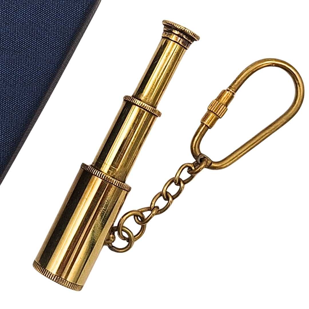 Messingnøglering med kikkert i elegant æske – retro maritim gave – KEY-0016A