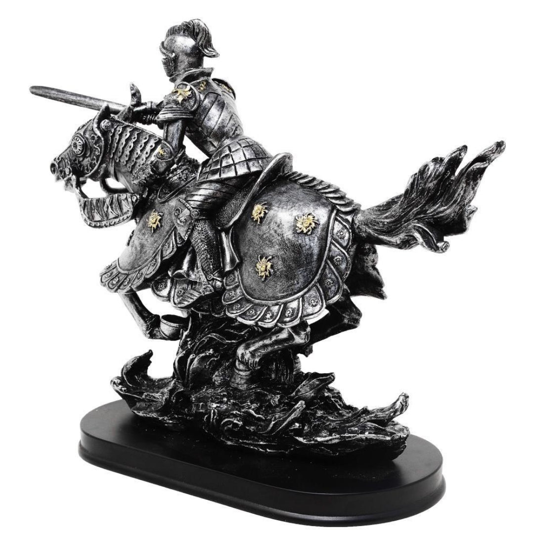 Figur af ridder på hest 31cm – håndmalet polyresin – MC-23152