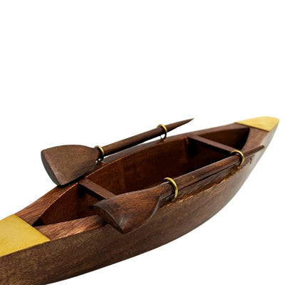 Elegant træmodel af en båd 25 cm - dekoration til skrivebordet med messingelementer - ideel gave til en sejler med mulighed for personlig gravering - maritim og retro stil