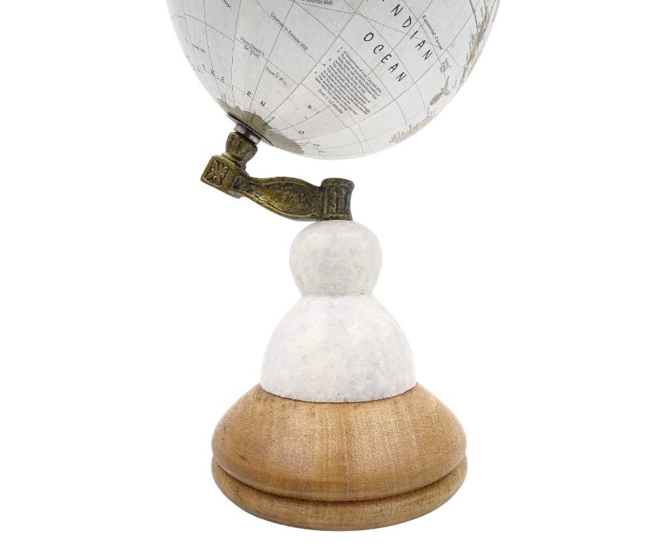 Dekorativ globus Voyager på marmor- og træfod – GLB-108