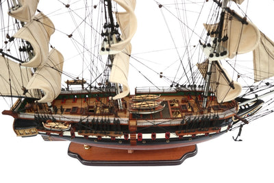 Eksklusiv stor model af sejlskibet USS Constitution 100cm med mulighed for personlig gravering