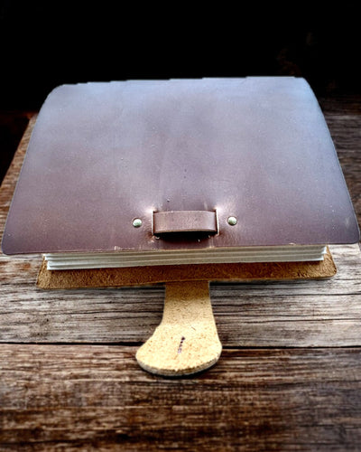 Notatbog Premium "RetroNotes" – Elegant notesbog i Ægte Læder - 200 sider, 120g, notesbog, skitsebog, brun farve, personalisering med gravering