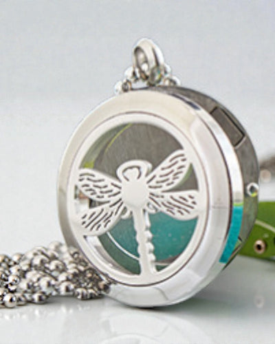 Aromalife Dragonfly Spirit halskæde – Duftmedaljon med guldsmed 25 mm