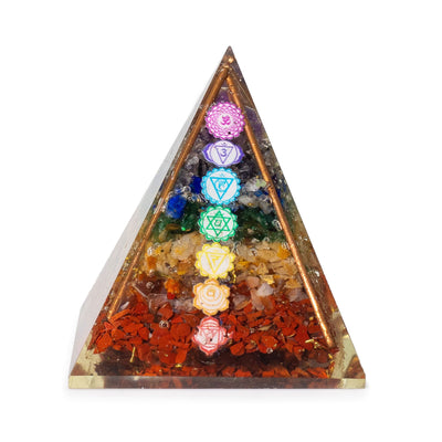 Mellemstor Orgonit Pyramide 7x6 cm med Kobberstænger og 7 Chakra Sten - Flerfarvet Element af Energetisk Harmoni som Gave