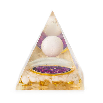 Orgonit Pyramide med Hvid Kvarts Kugle 7x6 cm - Naturlige Kvartsstykker og Guldflager
