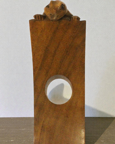 Gekon Balance – kunstnerisk balancerende vinhholder af suartræ