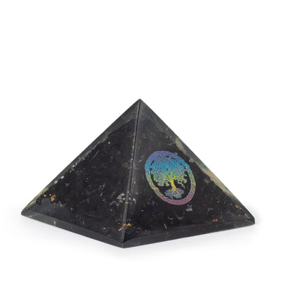 Elegant orgonitpyramide af sort turmalin med livets træ symbol - 5,5x4,5 cm