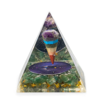 Mellemstor Orgonit Pyramide med Pendul og Grønne Aventurin Chips 7x6 cm