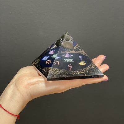 Orgonitpyramide Midnight Reiki