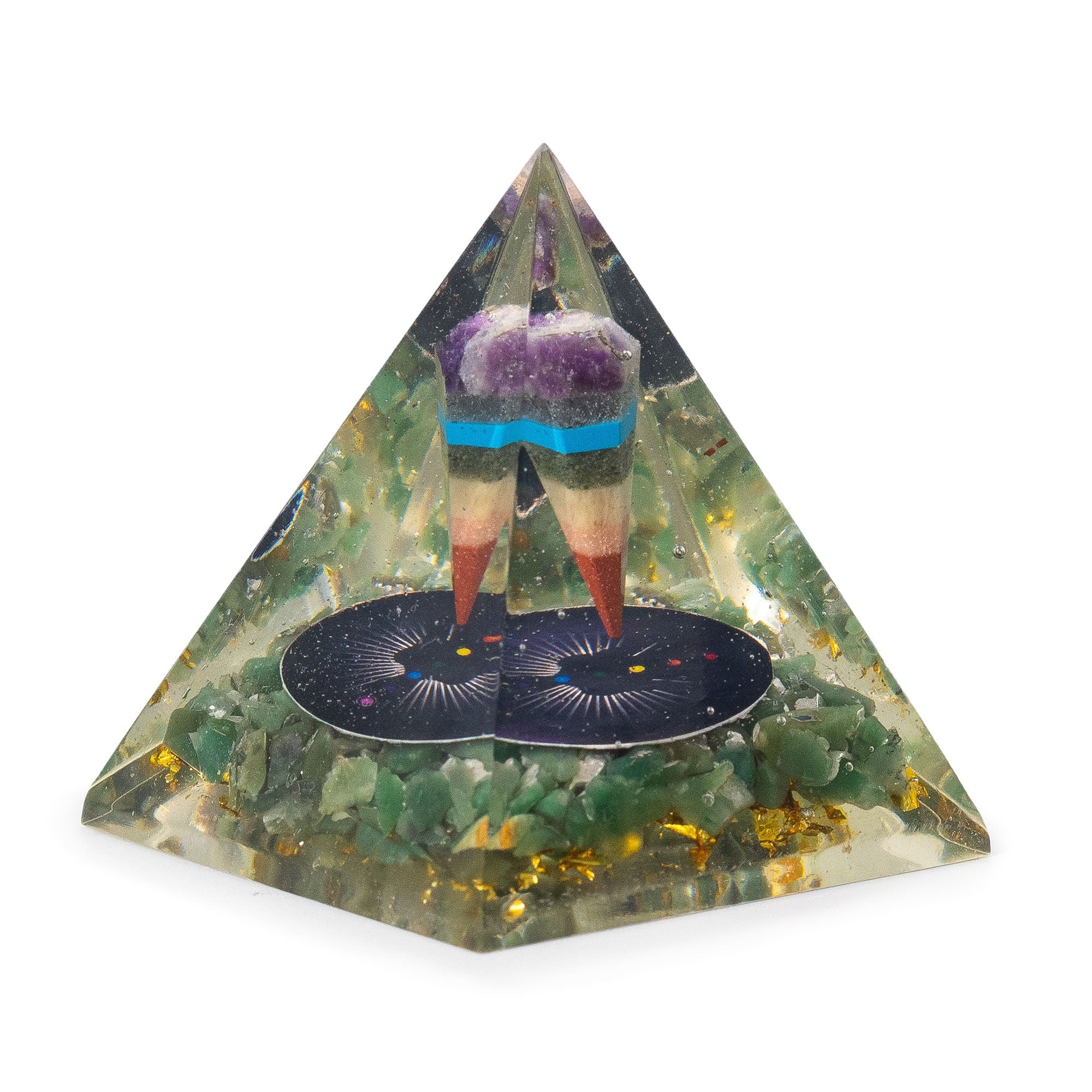 Mellemstor Orgonit Pyramide med Pendul og Grønne Aventurin Chips 7x6 cm