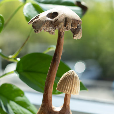 Håndlavet skulptur i parasitisk træ