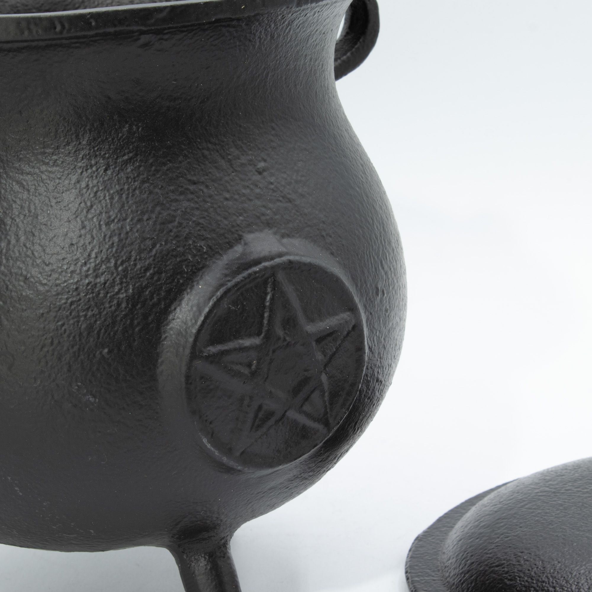 Kraftig støbejernsgryde med pentagram 23x18 cm, 4500 g