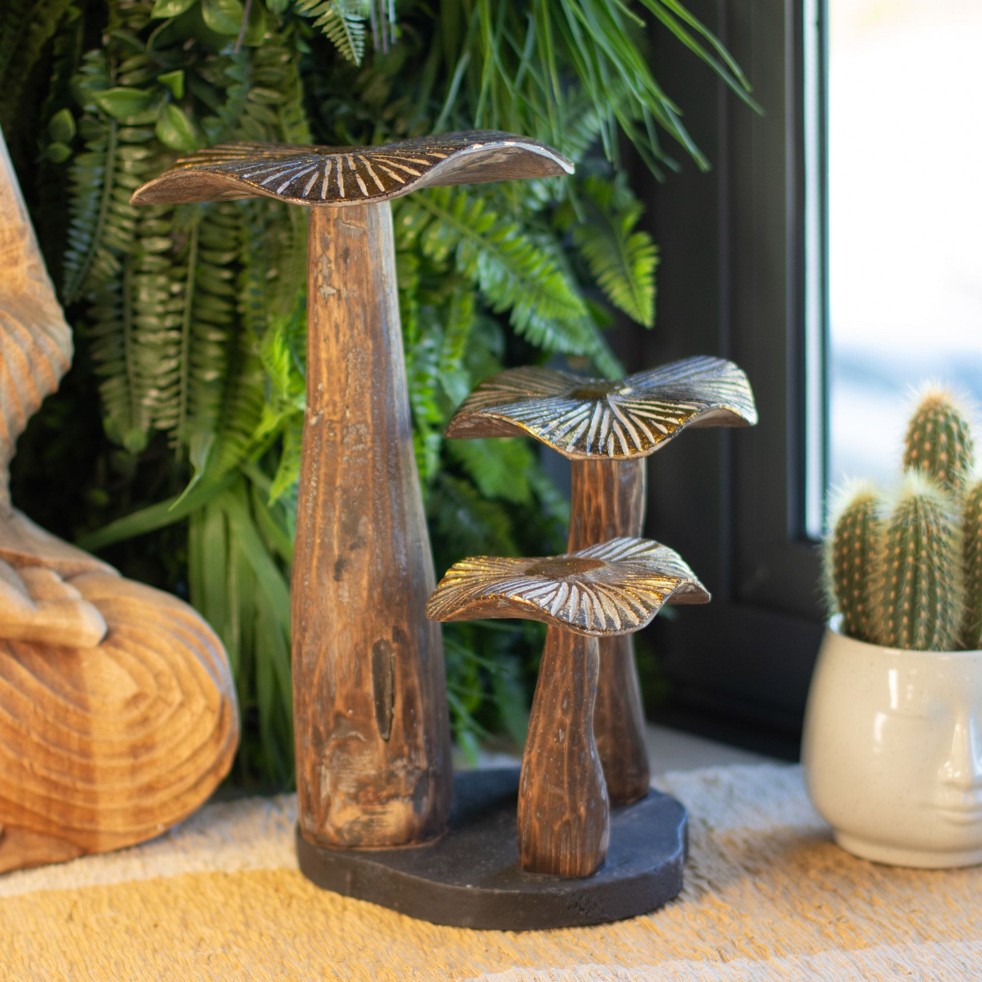 Stor gylden svampeskulptur 32 cm - naturligt træ - unik dekorationsgenstand til gave - skov-, rustik- og moderne stil