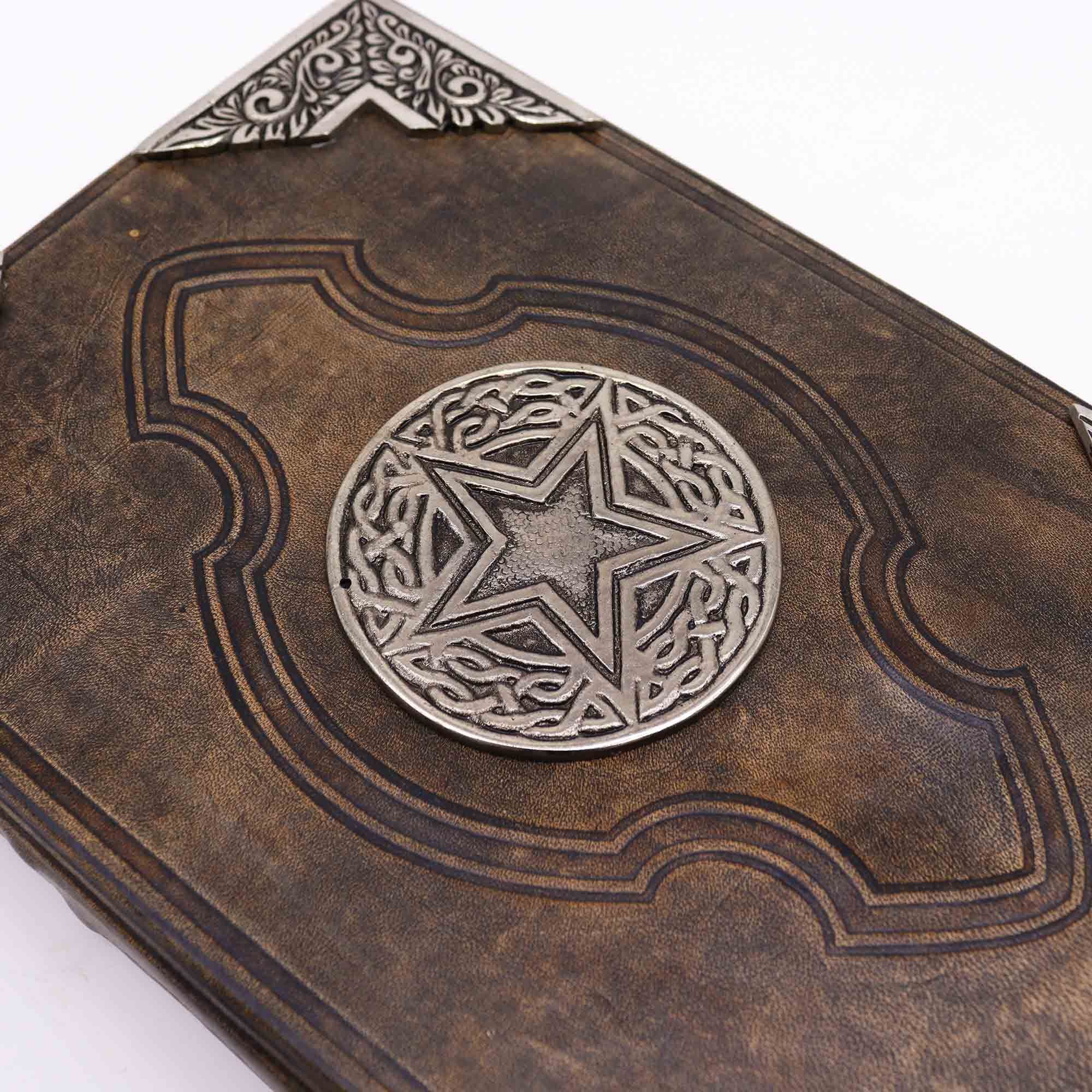 Hefty Brown Tan Bog - Elegant Notesbog med Zink Pentagon, 200 Sider med Ujævne Kanter, Læderomslag, 26x18 cm